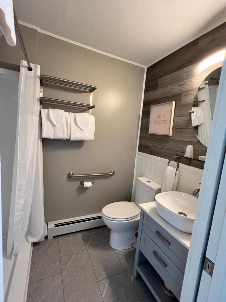 Deluxe King Room interior